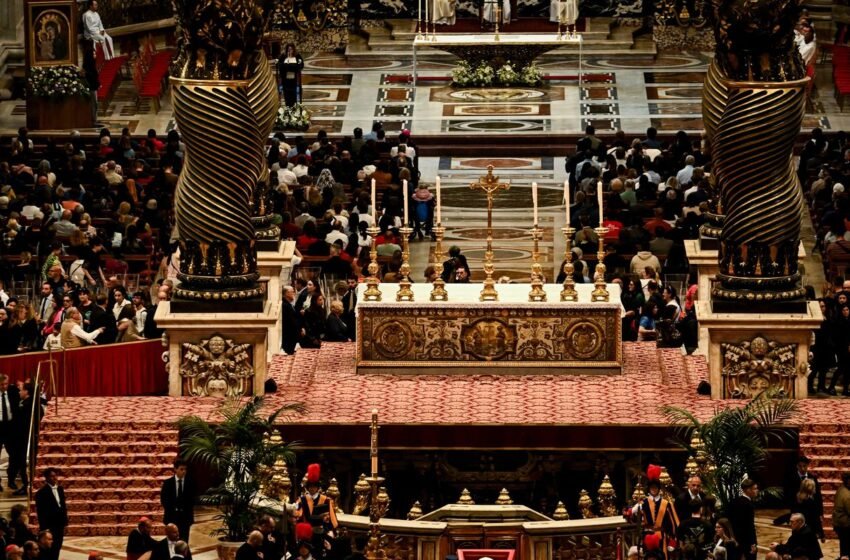  Funeral e sepultamento do papa Francisco são realizados neste sábado