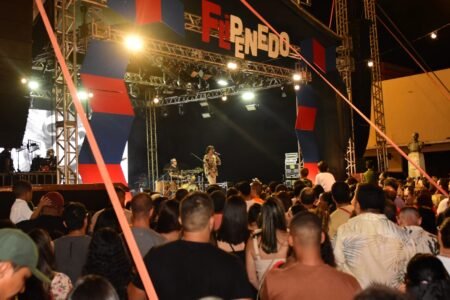  Show de Lenine encerra a Festa Literária de Penedo 2025