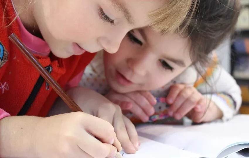  Casos de SRAG aumentam em crianças com a volta às aulas, diz Fiocruz