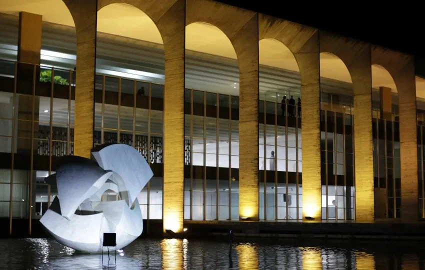 Itamaraty dialoga com Paraguai para reduzir crise sobre espionagem