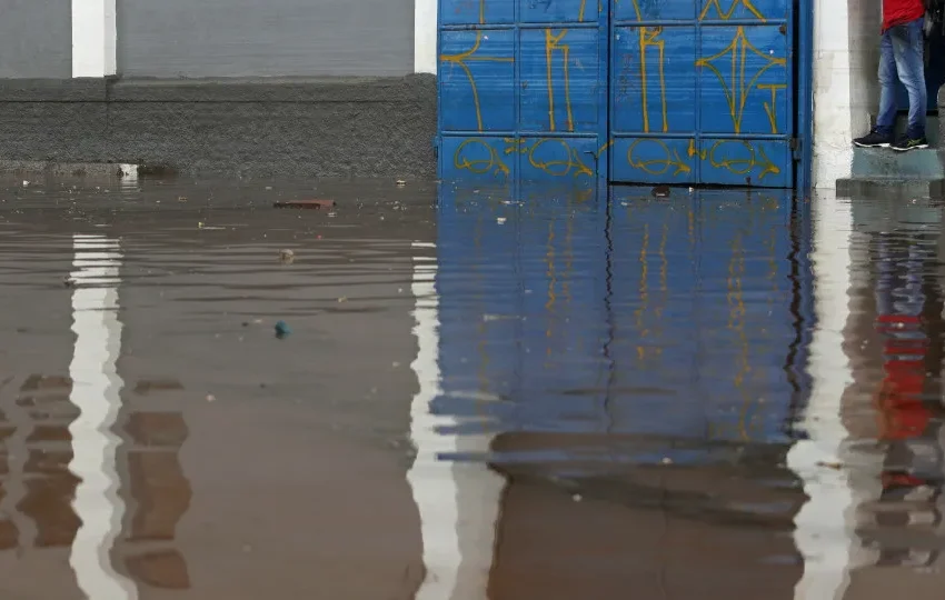  Mulher de 40 anos morre após carro ficar submerso na zona norte de SP