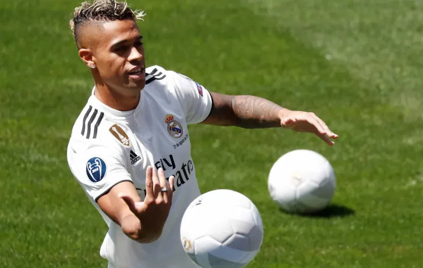  ‘Herdeiro’ de CR7 explica fracasso no Real Madrid: “Há muita crítica…”