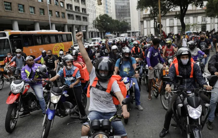  Entregadores de aplicativos anunciam paralisação de 48 horas no Brasil