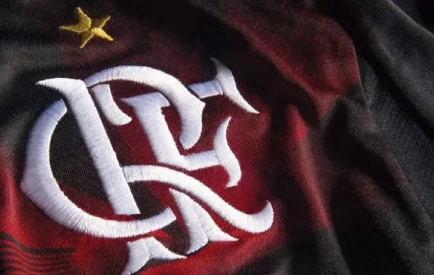 Movimentos do mercado podem obrigar Flamengo a reconstruir lado direito