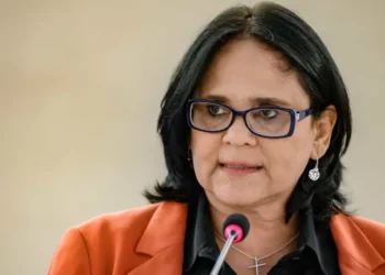 Justiça condena Damares a indenizar professora por vídeo manipulado sobre Michelle Bolsonaro