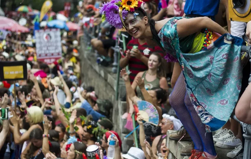  Rio de Janeiro espera 6 mi de foliões; cidade terá 482 blocos de rua