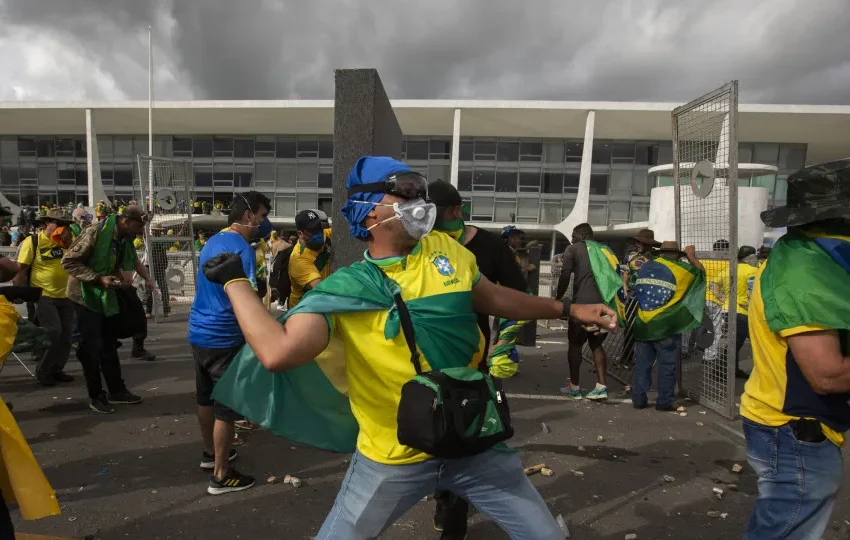  Cinco foragidos do 8/1 estão prestes a ter sua extradição julgada na Argentina