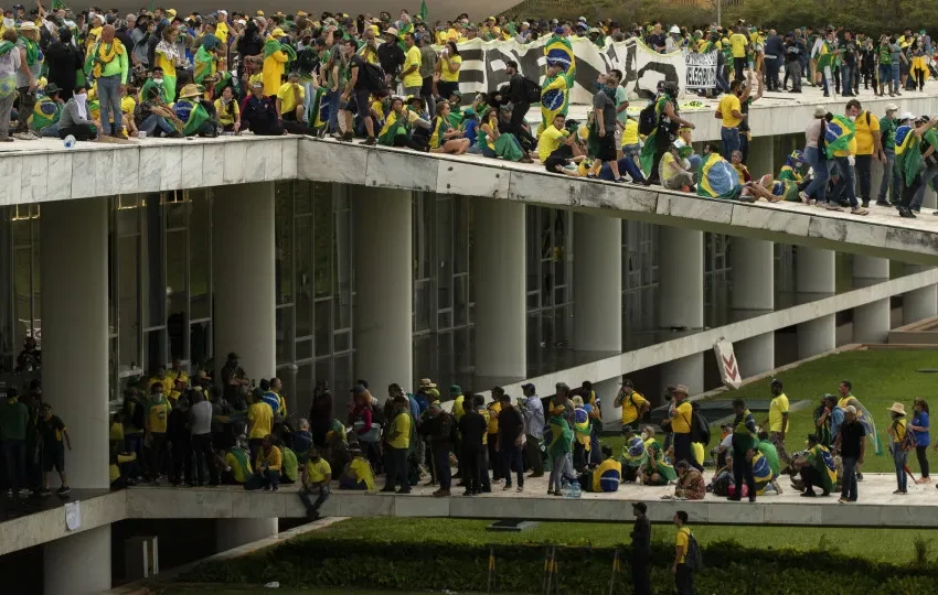  Maioria dos brasileiros é contra anistia pelo 8/1, aponta Datafolha
