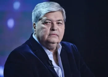 Ações sobre cadeirada de Datena em Marçal emperram na Justiça