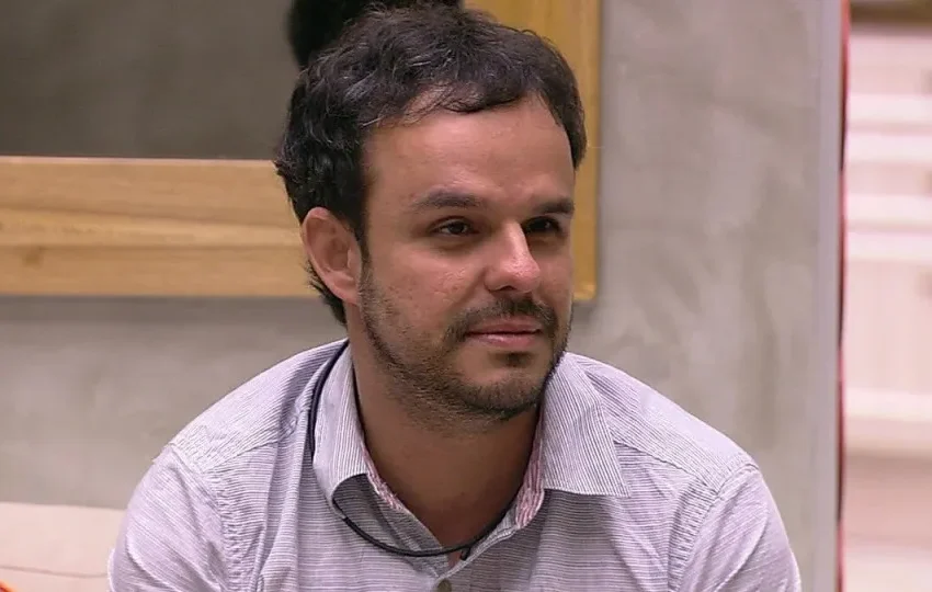 Vereador Adrilles Jorge é investigado sob suspeita de ‘rachadinha’ em gabinete