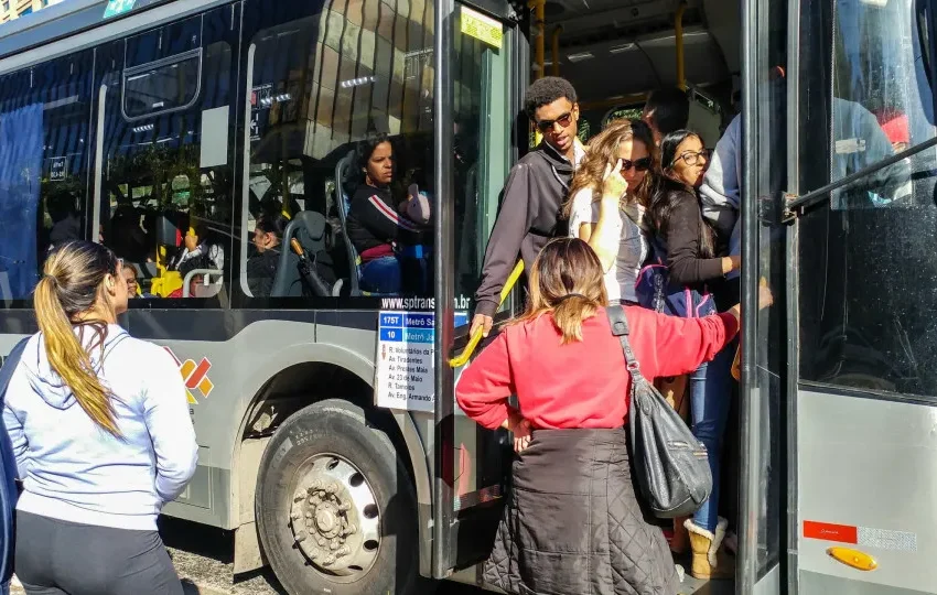  Transporte público: As atitudes que deixam qualquer um irritado