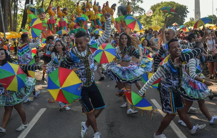 Carnaval deve ser de calor forte e pouca chuva na maior parte do país