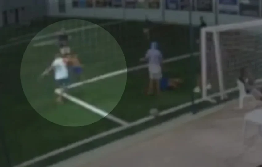 Homem invade quadra e chuta criança de 10 anos no interior de Minas Gerais