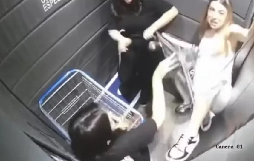  Jovem fica pendurada por corda dentro de elevador e é salva pelas amigas