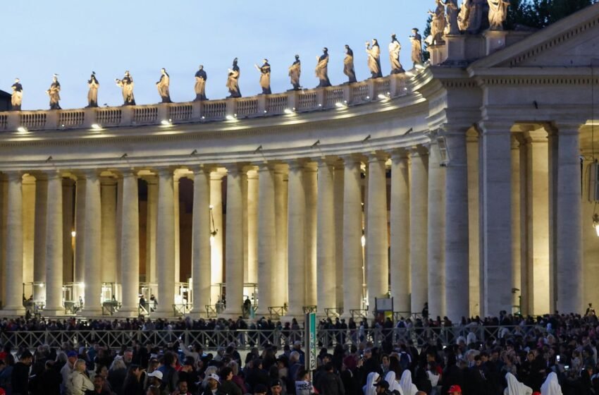  Conclave: Vaticano tem fumaça preta após nova votação do conclave
