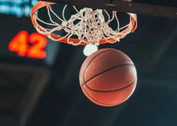 Jogador de 17 anos morre em acidente após jogo