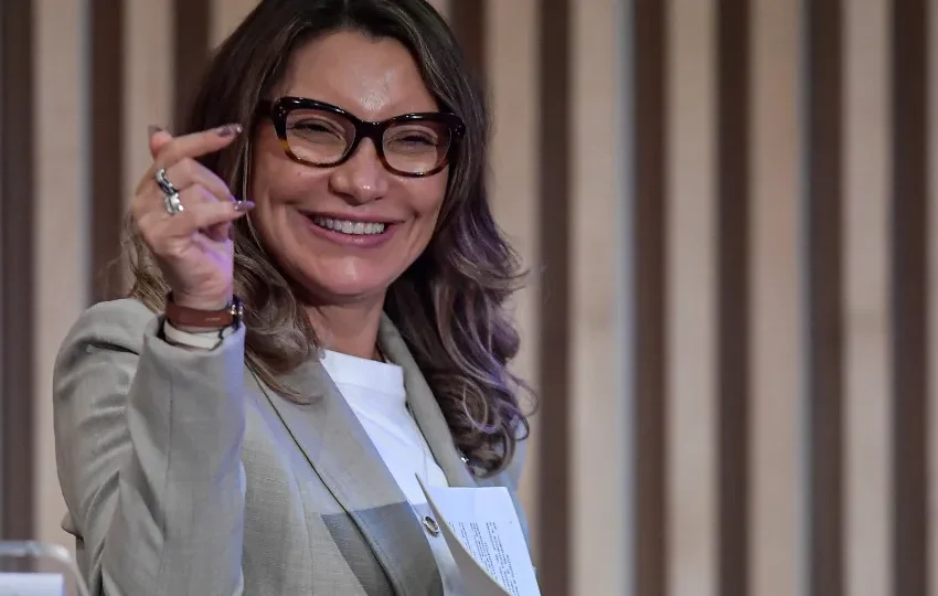  Janja diz que desistiu de desfilar para evitar perseguição a Lula e escola de samba