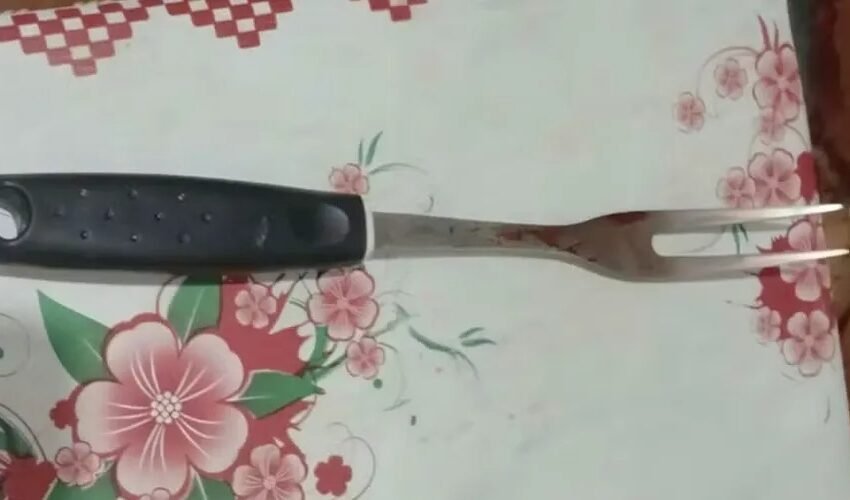  Enteado mata padrasto com garfo de churrasco enfiado no pescoço