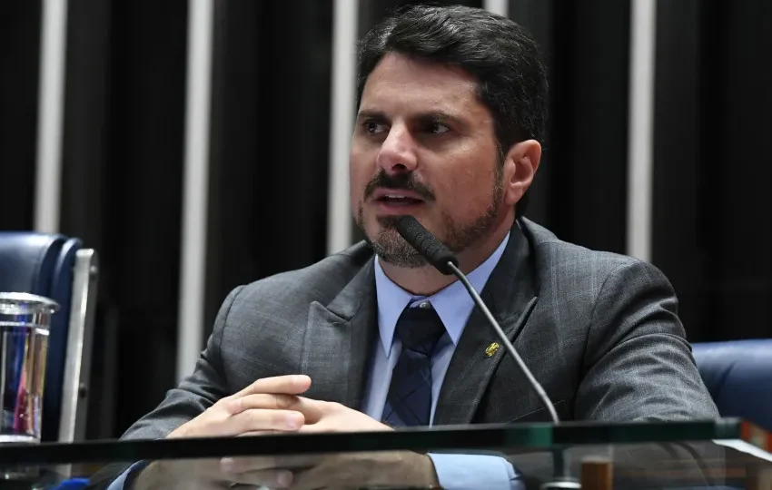  Moraes atende pedido de Alcolumbre e derruba cautelares de Marcos do Val
