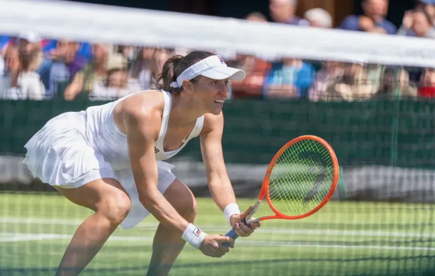 Luisa Stefani avança nas duplas mistas e nas femininas em Wimbledon