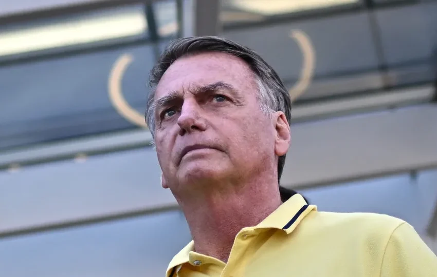 Pedido de asilo para a Argentina era “mero rascunho”, alega Bolsonaro