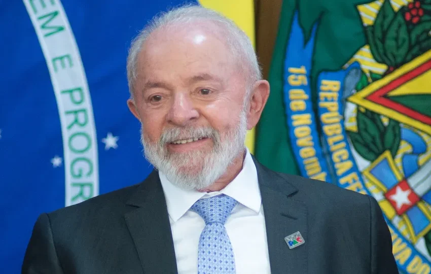  Lula anuncia R$ 9,7 bilhões para o transporte público