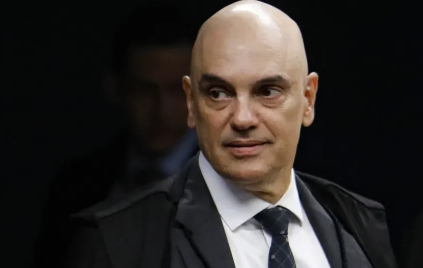  Moraes determina vistoria de carros e policiamento externo na casa de Bolsonaro