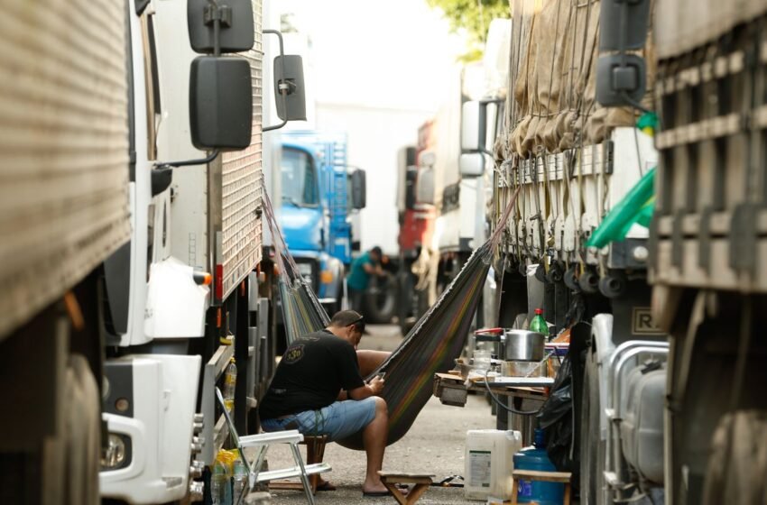 Unidades de saúde para caminhoneiros ficarão em postos nas rodovias