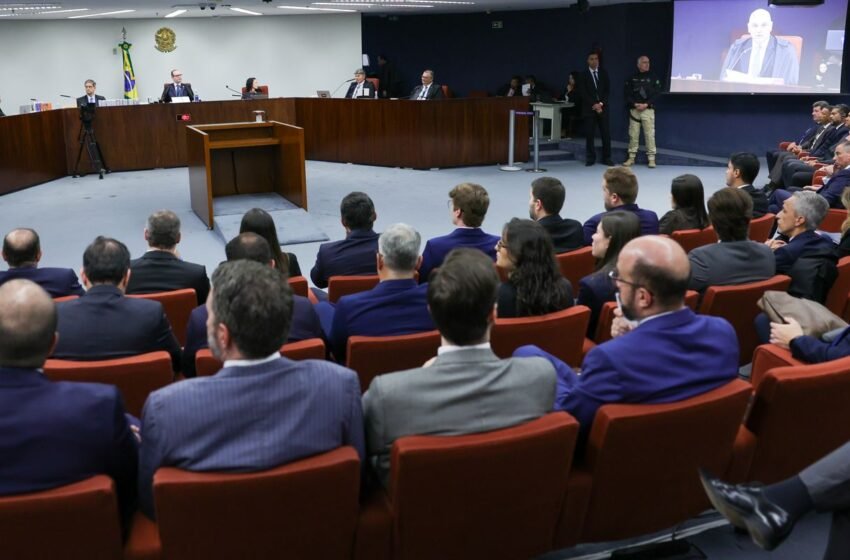 Após PGR, julgamento de Bolsonaro tem intervalo e voltará com defesas