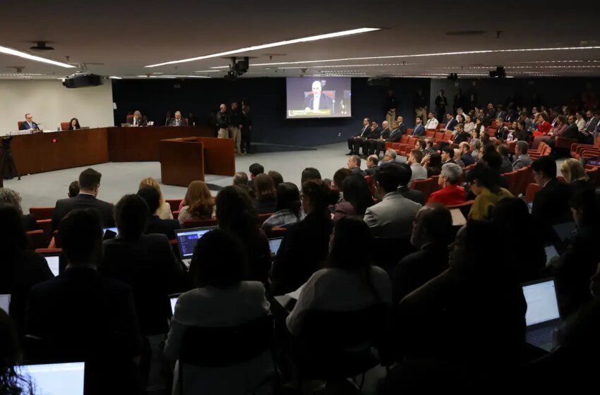 Em voto, Fux diz que ação deveria ter tramitado na primeira instância