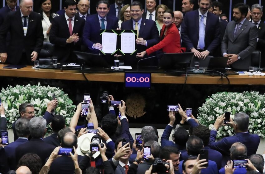  Congresso promulga PEC que muda regras para pagamento dos precatórios