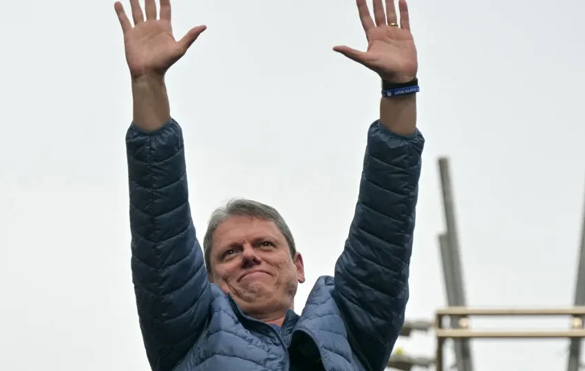  Tarcísio diz que Kassab tem opiniões próprias e que apoio a Bolsonaro não é submissão