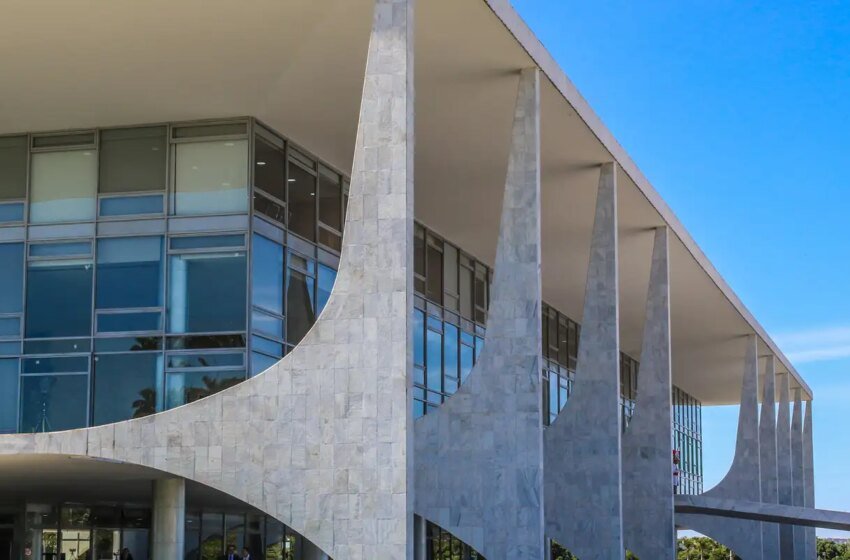  Homem tenta subir rampa do Palácio do Planalto duas vezes na madrugada