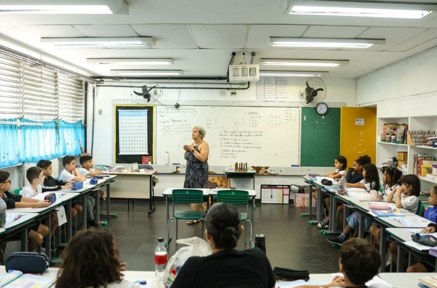 Carteira nacional do professor será entregue em outubro, anuncia MEC