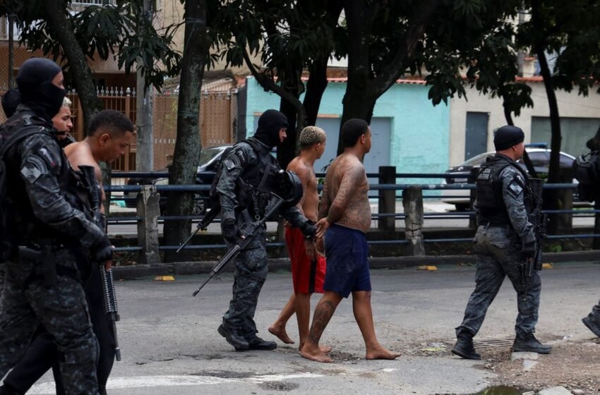  Operação no Rio contra facções criminosas registra 64 mortes