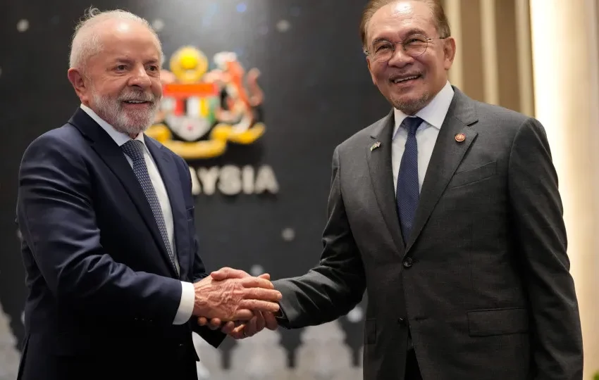 Lula reúne-se com primeiro-ministro da Malásia para impulsionar comércio