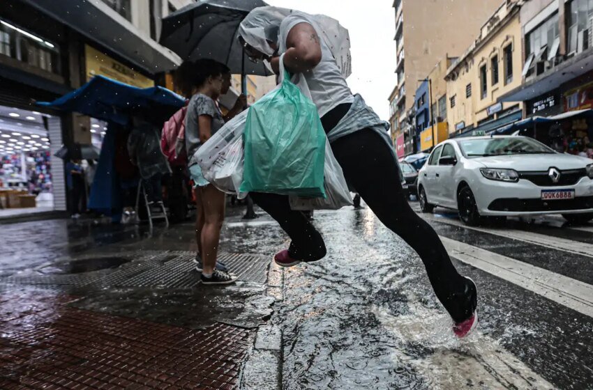  Frente fria muda o tempo e favorece chuvas no estado de São Paulo