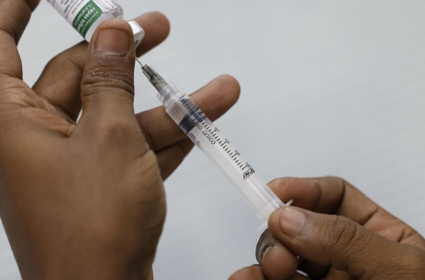  Vacinação despenca na Maré em dias de operação policial, aponta Unicef