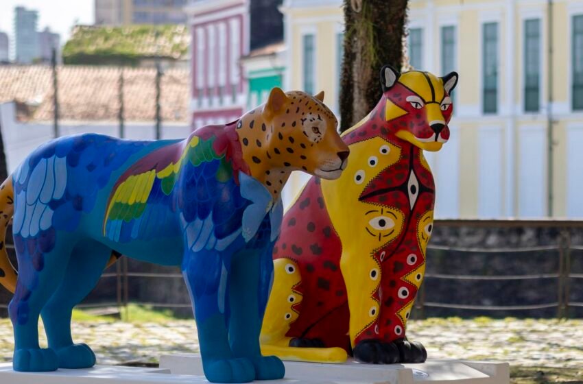  Belém vira galeria a céu aberto com estátuas de onças coloridas