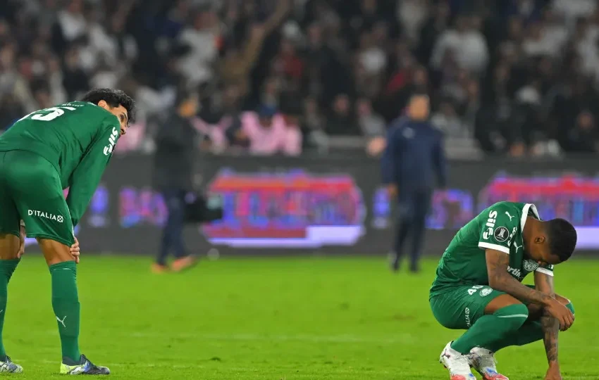  Palmeiras leva três no primeiro tempo, perde da LDU e se complica na Libertadores