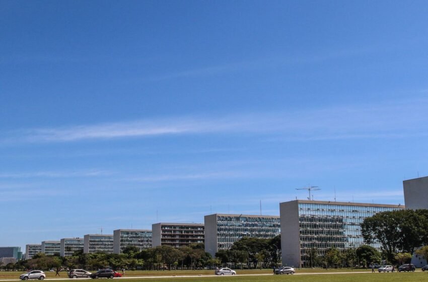 TCU suspende exigência de governo buscar centro da meta fiscal em 2025
