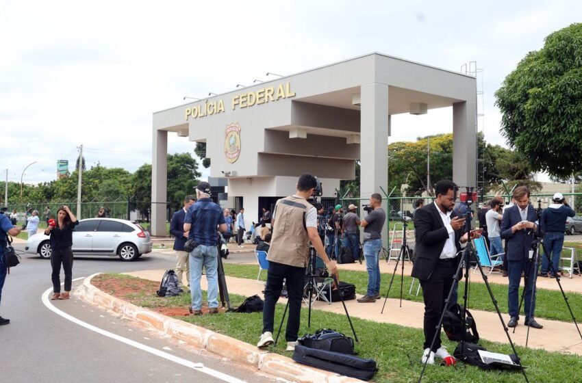  Imprensa mundial noticia a prisão do ex-presidente Jair Bolsonaro