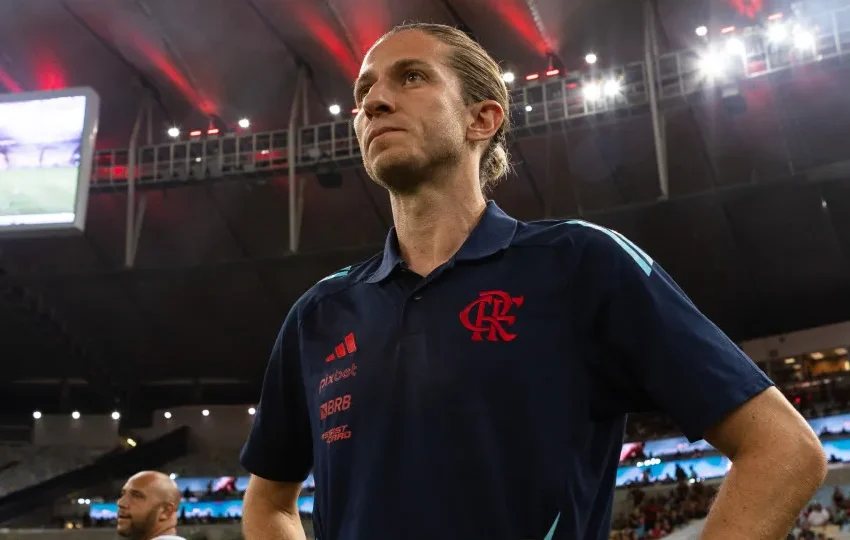  Minimalista, Filipe Luís tenta moldar o Fla entre suas convicções e manias