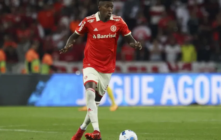  Flamengo se acerta com Inter e aguarda Vitão para exames médicos