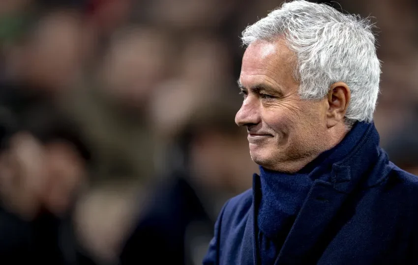  À frente do Benfica, José Mourinho volta aos holofotes na Europa