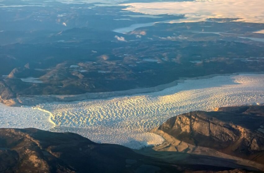  Após Venezuela, Trump ameaça tomar Groenlândia e atacar Colômbia