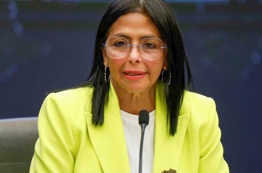  Forças Armadas da Venezuela reconhecem vice como presidente interina