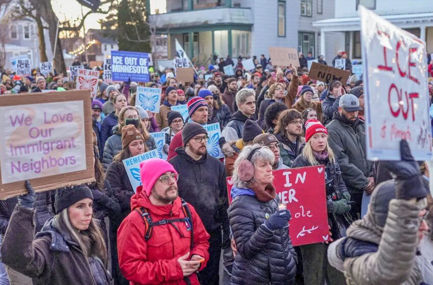  Minneapolis protesta após morte de cidadã dos EUA pela polícia do ICE