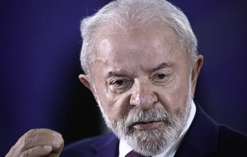  Lula define ex-secretário-executivo de Padilha como substituto de Gleisi na SRI