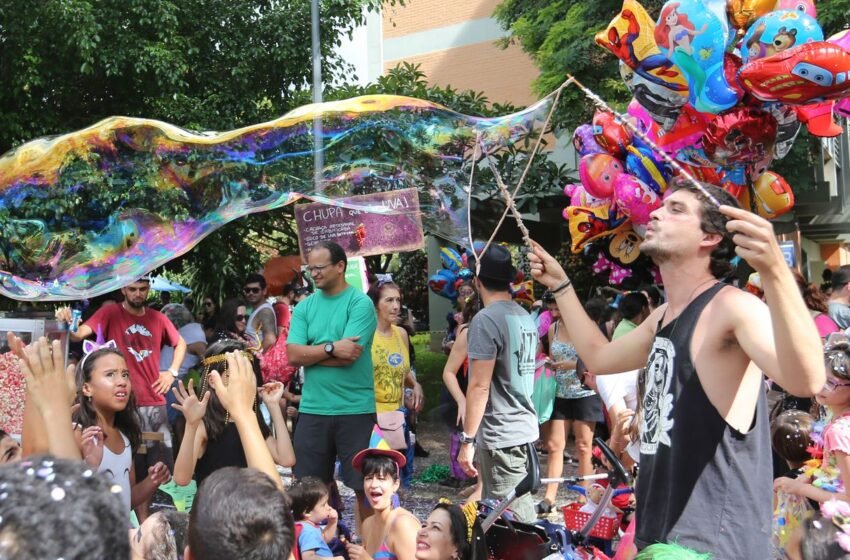  Carnaval: pais não devem postar imagens de crianças, diz pesquisador